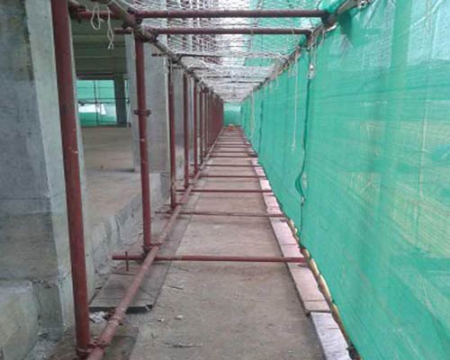 搭设沈阳脚手架，预留通行空间，保障施工安全